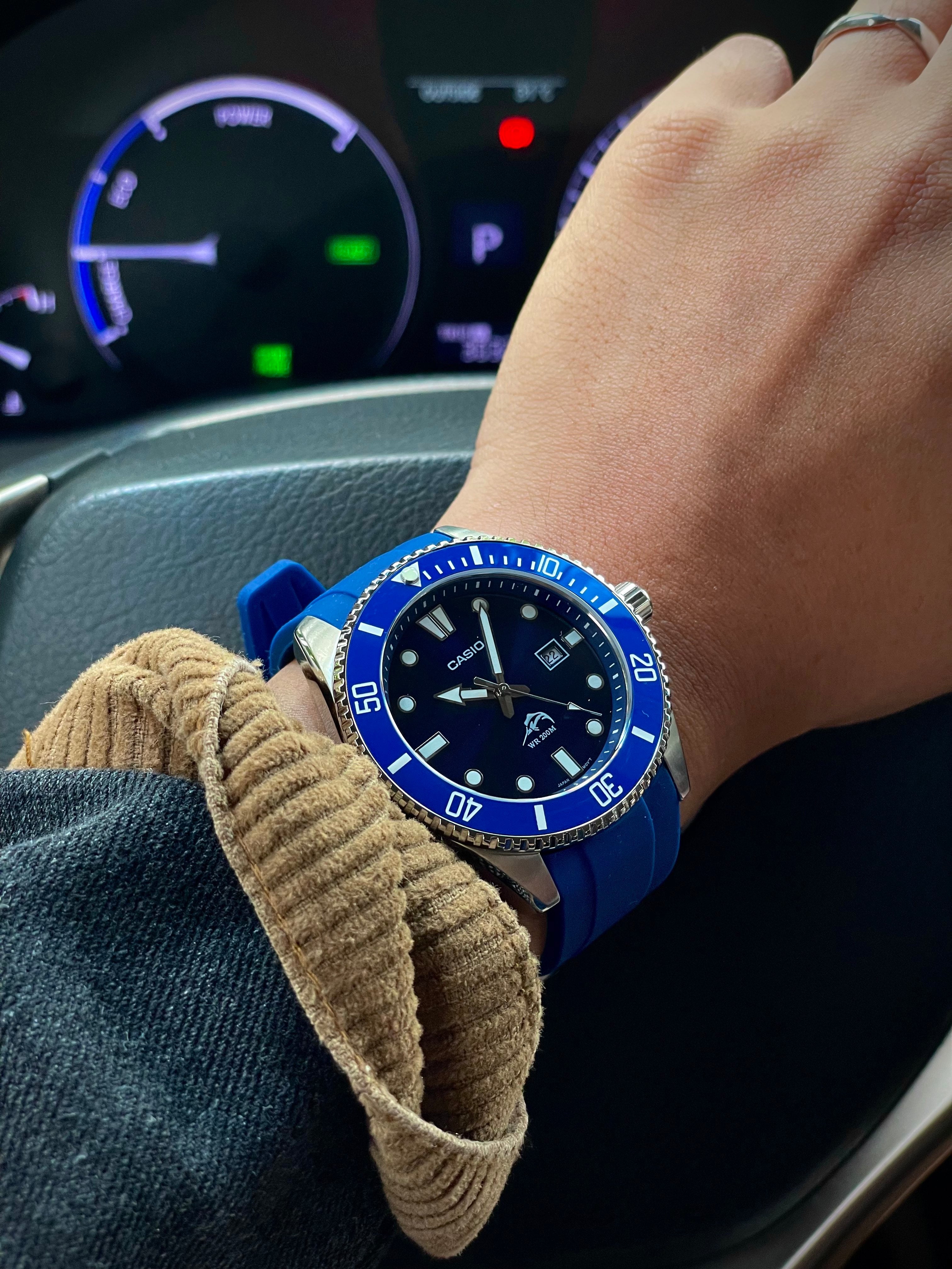 Casio duro hotsell blue bezel